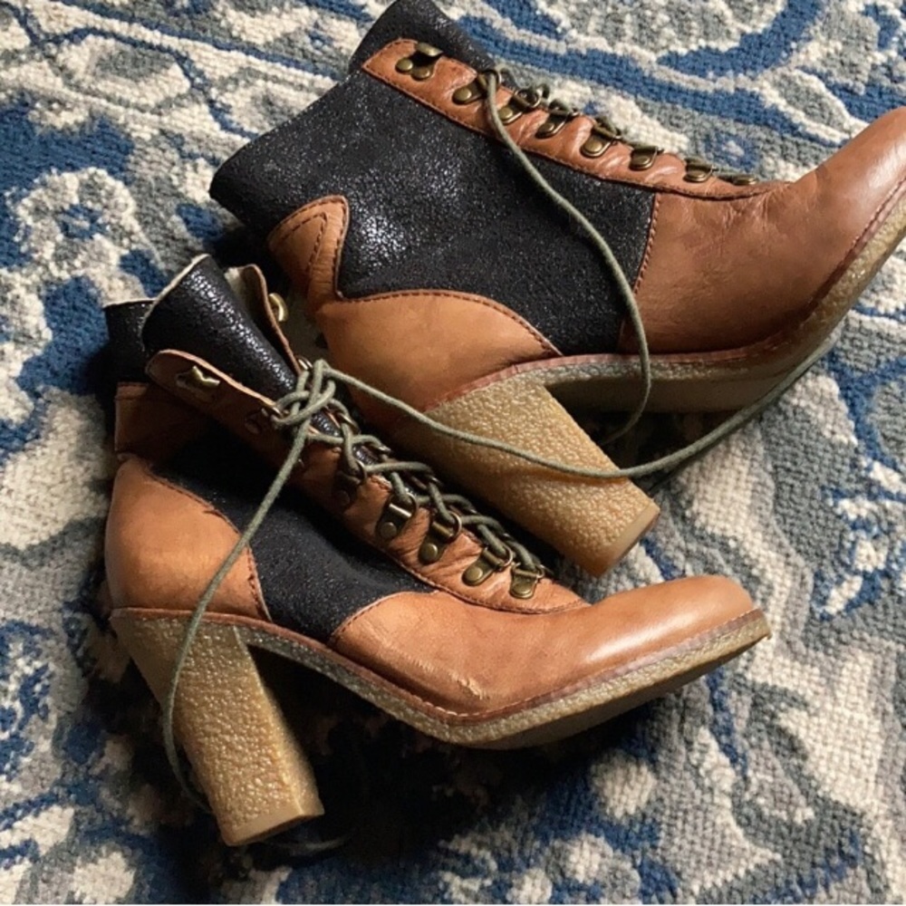 Two toned bootie